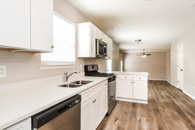 2,480/Mo, 3063 Lonetree Point Douglasville, GA 30135 Kitchen View