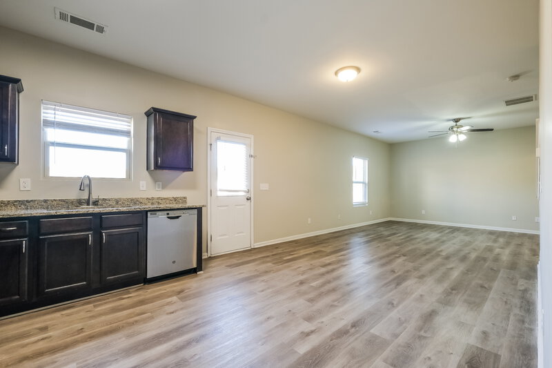 2,350/Mo, 531 Dianne Ct Winder, GA 30680 Kitchen View