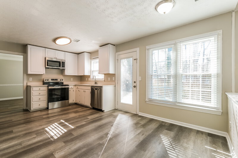 2,200/Mo, 1070 Hunters Creek Court Lawrenceville, GA 30043 Dining Room View 2