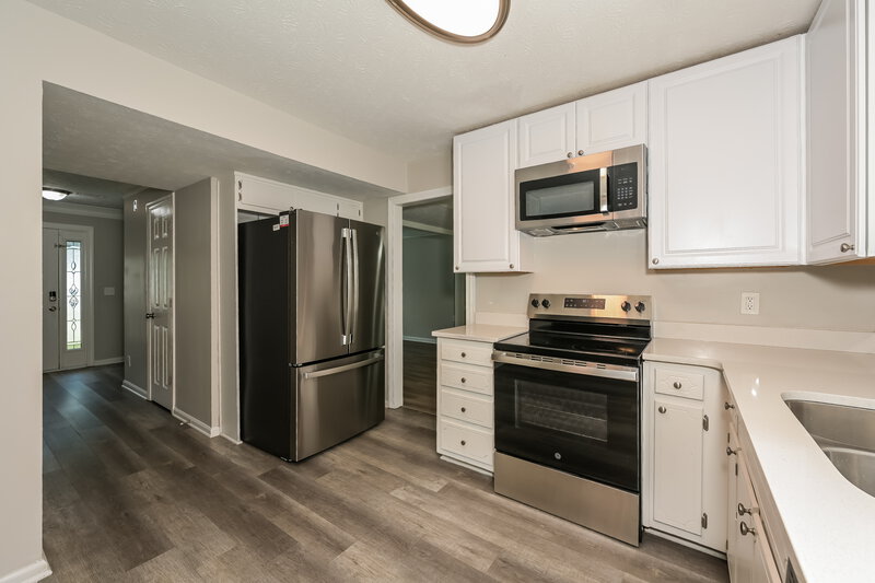2,450/Mo, 1070 Hunters Creek Court Lawrenceville, GA 30043 Kitchen View 2
