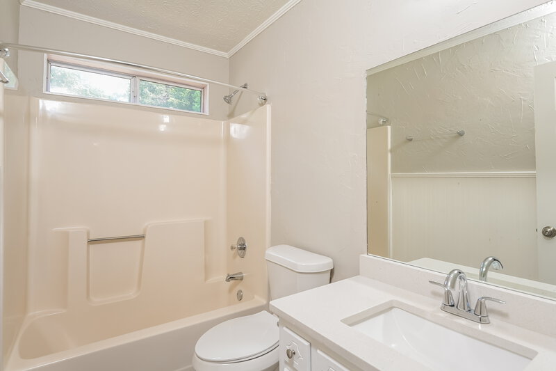 2,450/Mo, 1070 Hunters Creek Court Lawrenceville, GA 30043 Bathroom View