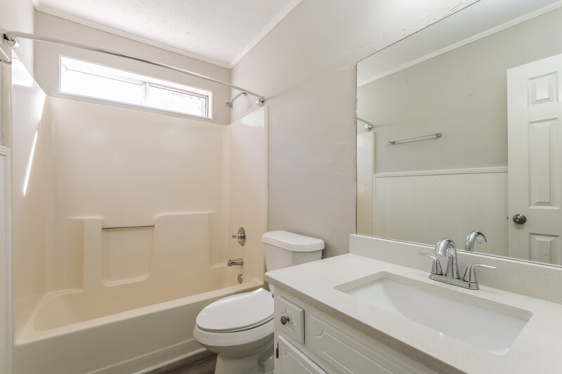 2,200/Mo, 1070 Hunters Creek Court Lawrenceville, GA 30043 Bathroom View