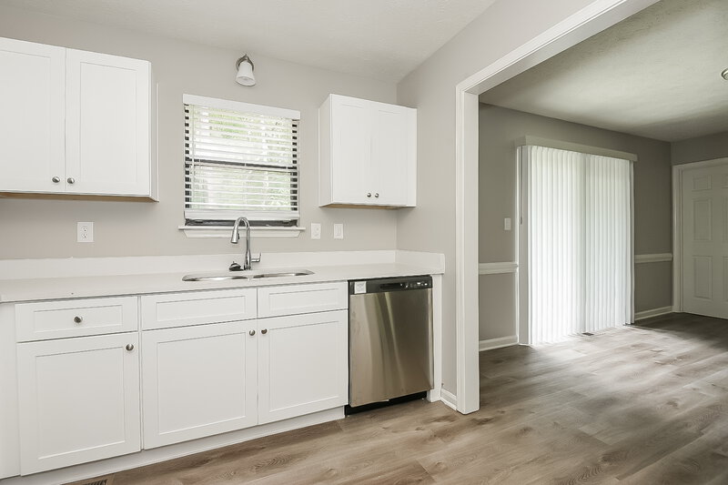 1,855/Mo, 4160 Woodcrest Dr Powder Springs, GA 30127 Kitchen View 2