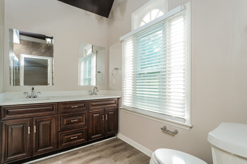 1,920/Mo, 3280 Pond Ridge Trl Snellville, GA 30078 Main Bathroom View