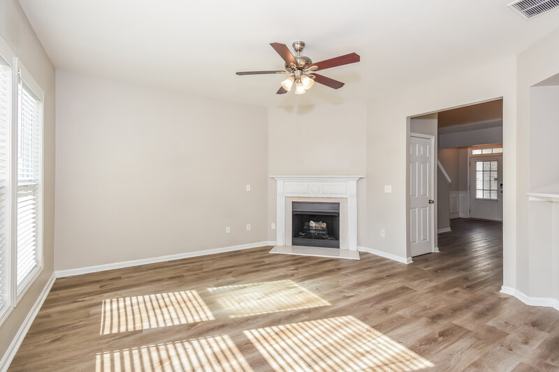 2,285/Mo, 3985 Abernathy Farm Way Acworth, GA 30101 Living Room View 4