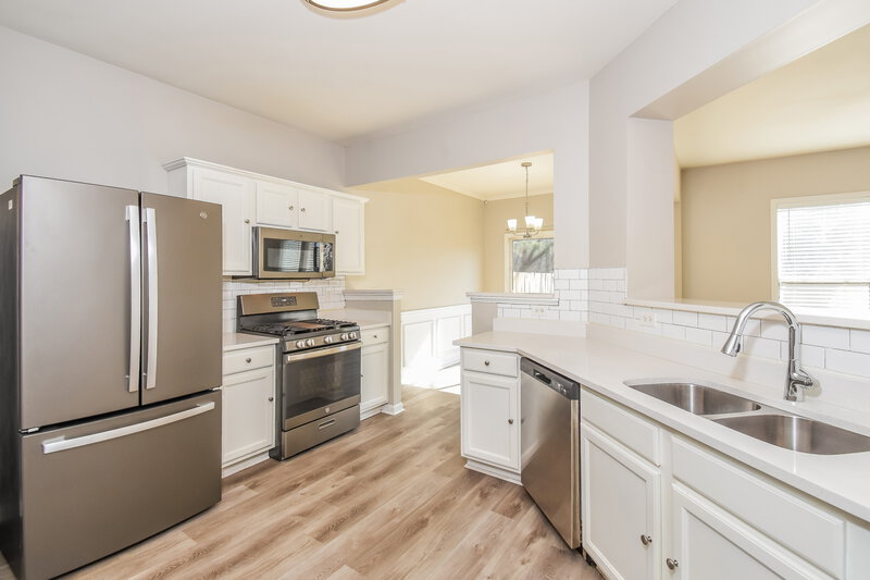 2,285/Mo, 3985 Abernathy Farm Way Acworth, GA 30101 Kitchen View