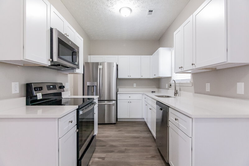 1,945/Mo, 4114 Robin Circle College Park, GA 30349 Kitchen View