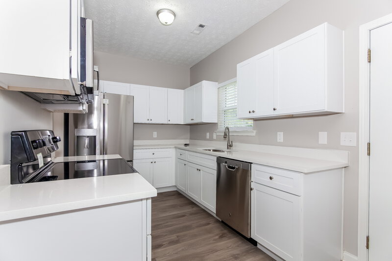 1,945/Mo, 4114 Robin Circle College Park, GA 30349 Kitchen View 2