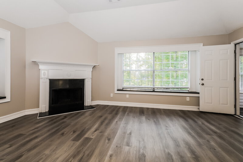 2,400/Mo, 5 Arbor Cove Dr Stockbridge, GA 30281 Living Room View