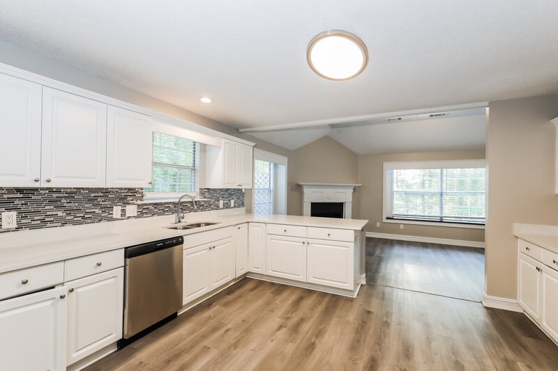 2,400/Mo, 5 Arbor Cove Dr Stockbridge, GA 30281 Kitchen View 2