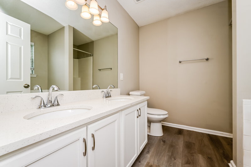 2,300/Mo, 5456 Vanity Joys Ln Ellenwood, GA 30294 Main Bathroom View