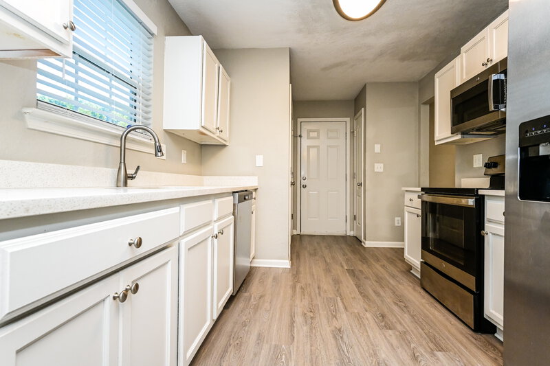 1,750/Mo, 150 Creek Way Covington, GA 30016 Kitchen View 2