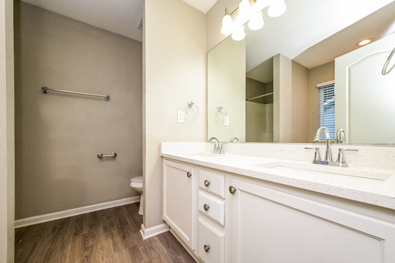 1,750/Mo, 150 Creek Way Covington, GA 30016 Main Bathroom View
