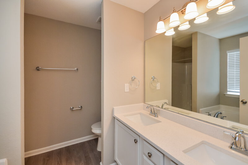 1,795/Mo, 150 Creek Way Covington, GA 30016 Main Bathroom View