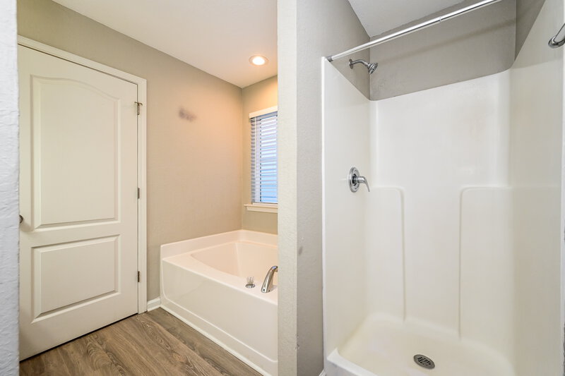 1,750/Mo, 150 Creek Way Covington, GA 30016 Bathroom View