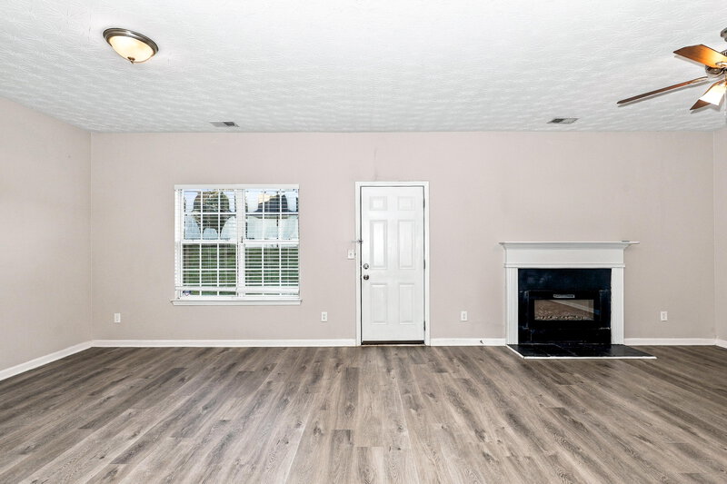 2,055/Mo, 11185 James Madison Dr Hampton, GA 30228 Living Room View 3