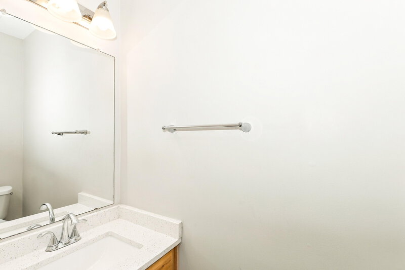2,055/Mo, 11185 James Madison Dr Hampton, GA 30228 Bathroom View