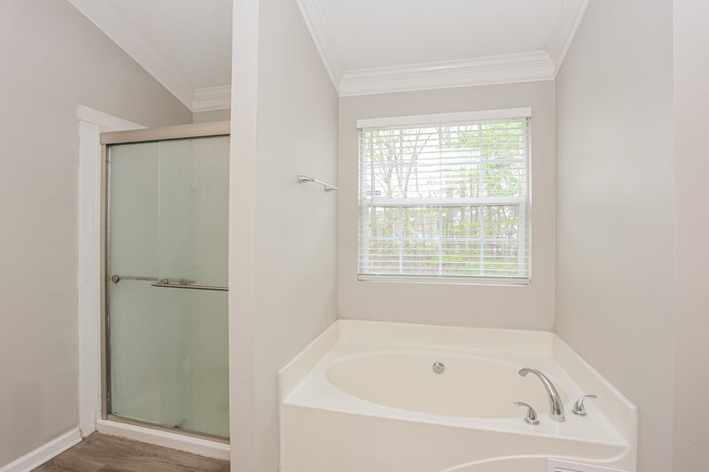 2,620/Mo, 215 Ashland Manor Dr Lawrenceville, GA 30045 Main Bathroom View