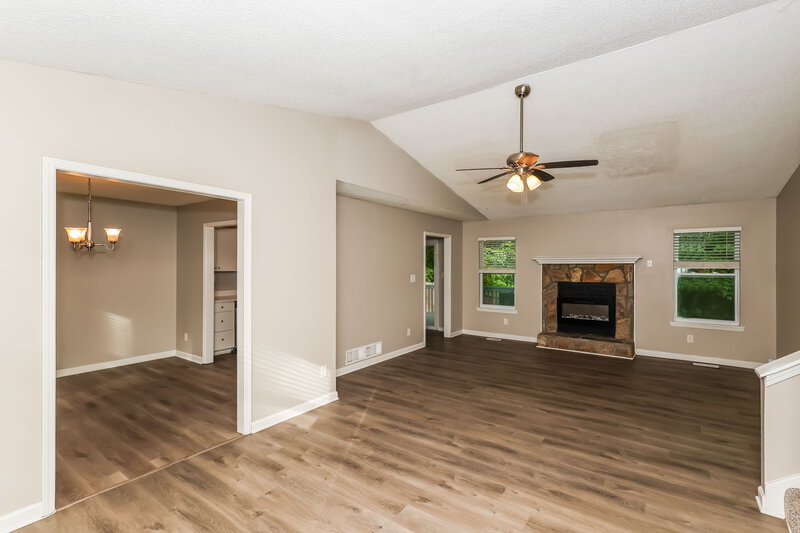 2,110/Mo, 4110 Cranwood Dr College Park, GA 30349 Living Room View 2