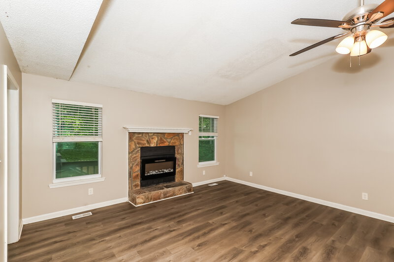 2,110/Mo, 4110 Cranwood Dr College Park, GA 30349 Living Room View 3