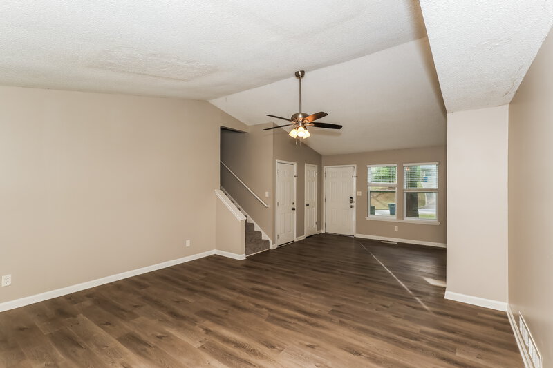 2,110/Mo, 4110 Cranwood Dr College Park, GA 30349 Living Room View 4