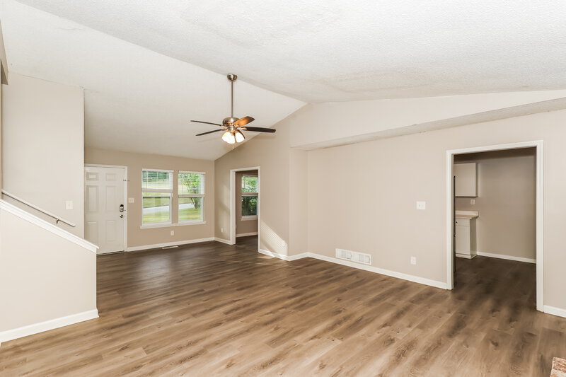2,110/Mo, 4110 Cranwood Dr College Park, GA 30349 Living Room View 5
