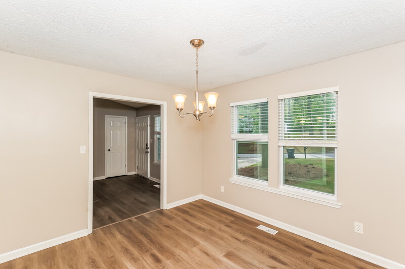 2,110/Mo, 4110 Cranwood Dr College Park, GA 30349 Dining Room View