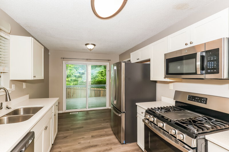 2,110/Mo, 4110 Cranwood Dr College Park, GA 30349 Kitchen View