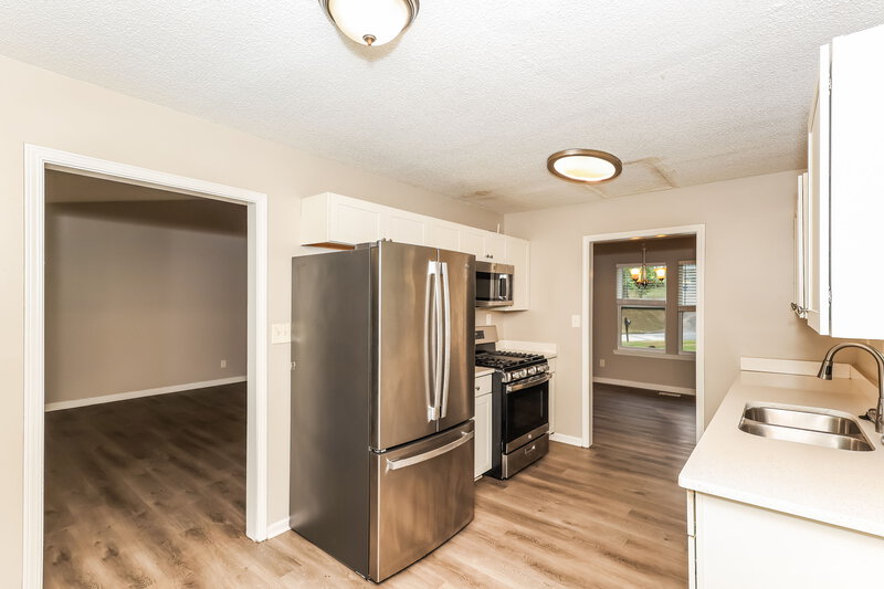 2,110/Mo, 4110 Cranwood Dr College Park, GA 30349 Kitchen View 2