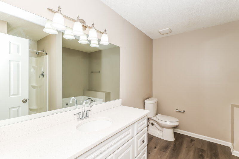 2,110/Mo, 4110 Cranwood Dr College Park, GA 30349 Main Bathroom View