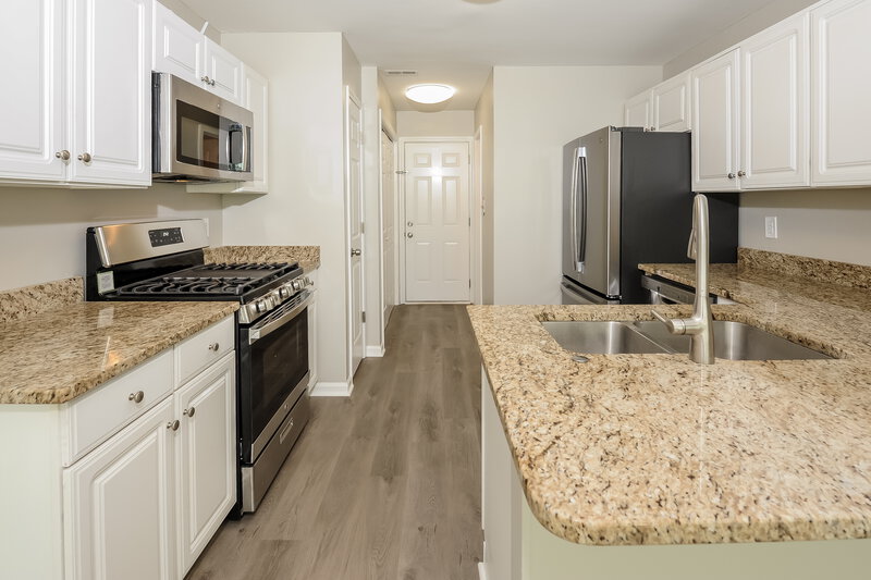 2,230/Mo, 2807 Pine Valley Way NW Kennesaw, GA 30152 Kitchen View