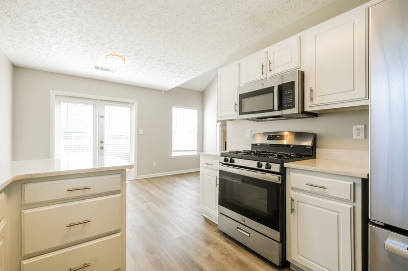 2,085/Mo, 433 Summer Hill Circle Stockbridge, GA 30281 Kitchen View 2