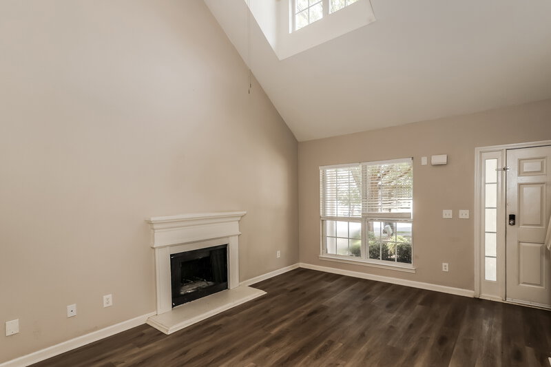 1,915/Mo, 4423 Ravenwood Dr Union City, GA 30291 Living Room View 2