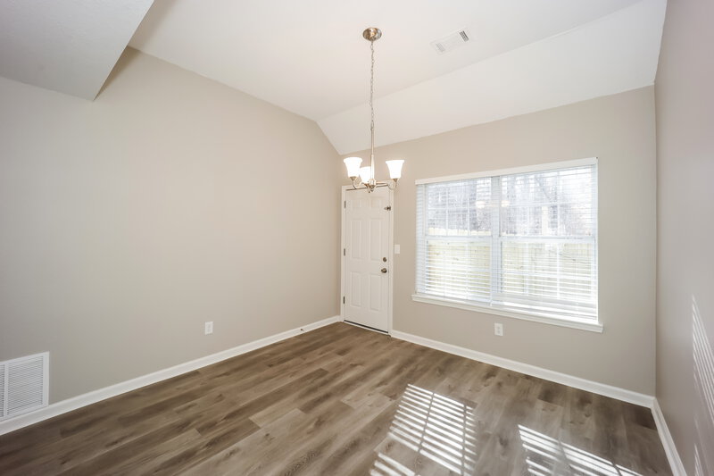 1,955/Mo, 4423 Ravenwood Dr Union City, GA 30291 Dining Room View 2