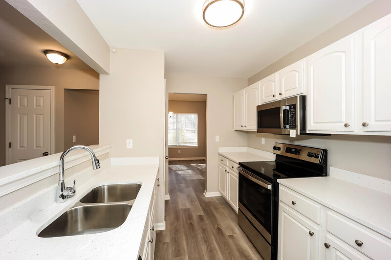 1,955/Mo, 4423 Ravenwood Dr Union City, GA 30291 Kitchen View