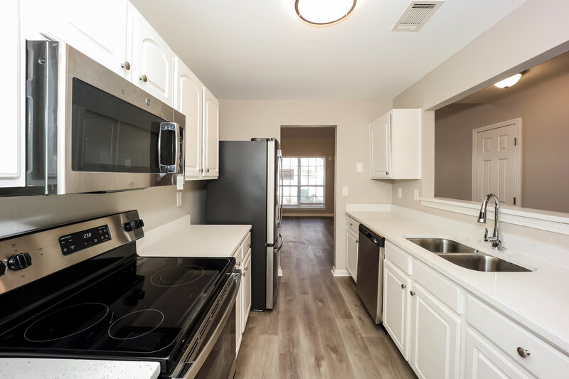 1,955/Mo, 4423 Ravenwood Dr Union City, GA 30291 Kitchen View 2