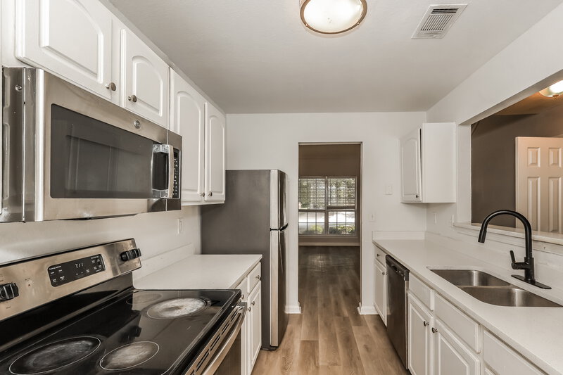 1,915/Mo, 4423 Ravenwood Dr Union City, GA 30291 Kitchen View 2