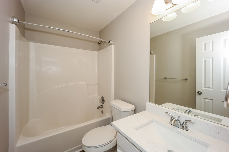 1,955/Mo, 4423 Ravenwood Dr Union City, GA 30291 Bathroom View