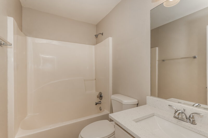 1,915/Mo, 4423 Ravenwood Dr Union City, GA 30291 Bathroom View