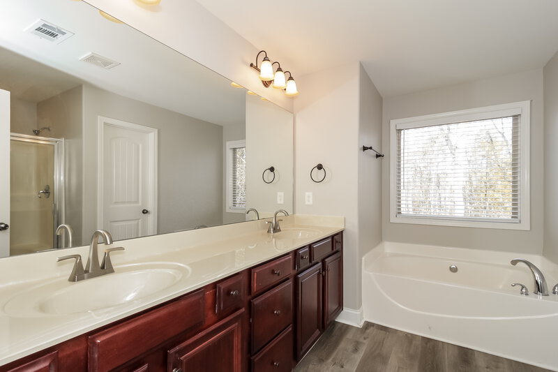 2,110/Mo, 517 Broughton Dr Canton, GA 30114 Main Bathroom View