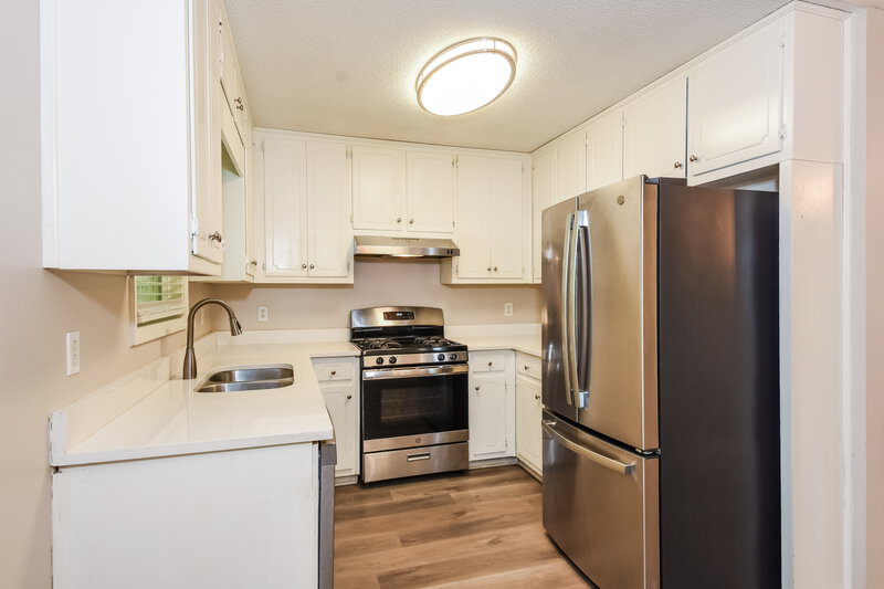 2,250/Mo, 1053 Coker Circle NW Kennesaw, GA 30144 Kitchen View
