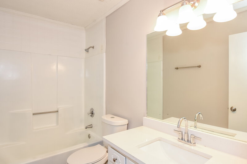 2,250/Mo, 1053 Coker Circle NW Kennesaw, GA 30144 Bathroom View