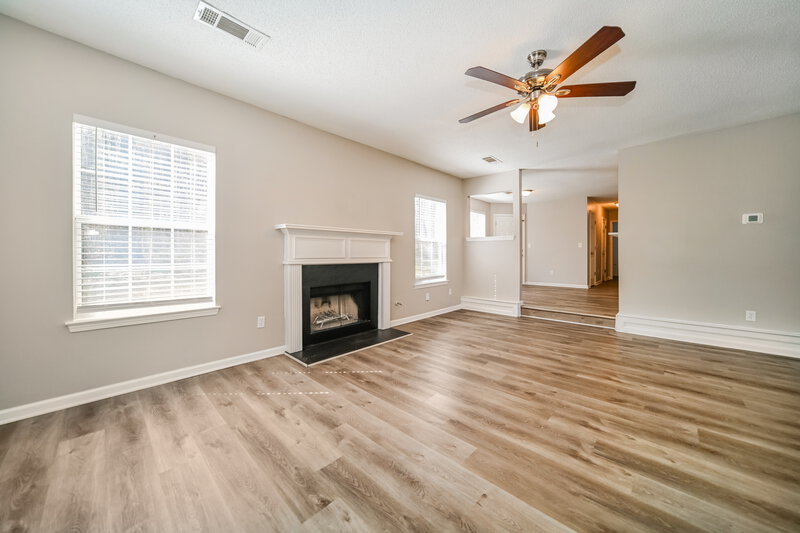 2,440/Mo, 9307 Deer Crossing Dr Jonesboro, GA 30236 Living Room View 2