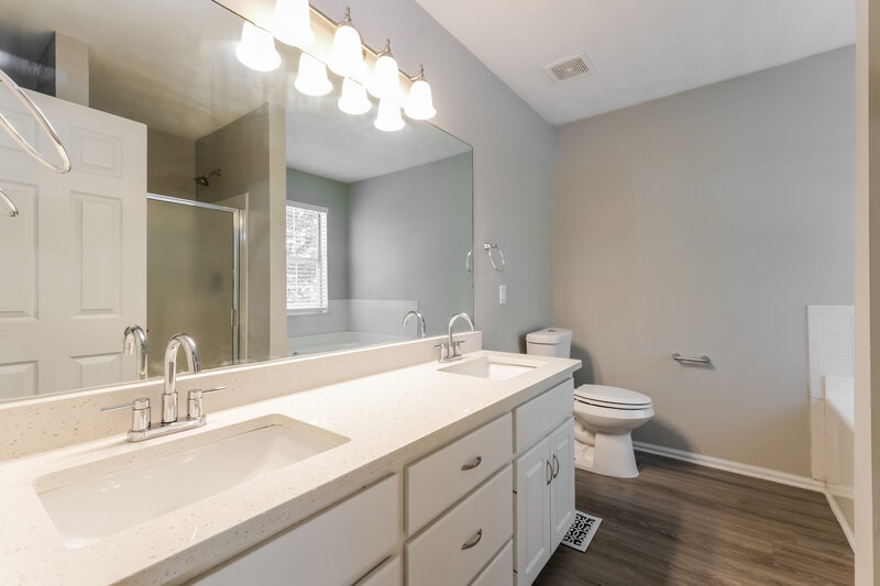 2,040/Mo, 1030 Sycamore Smt Sugar Hill, GA 30518 Main Bathroom View