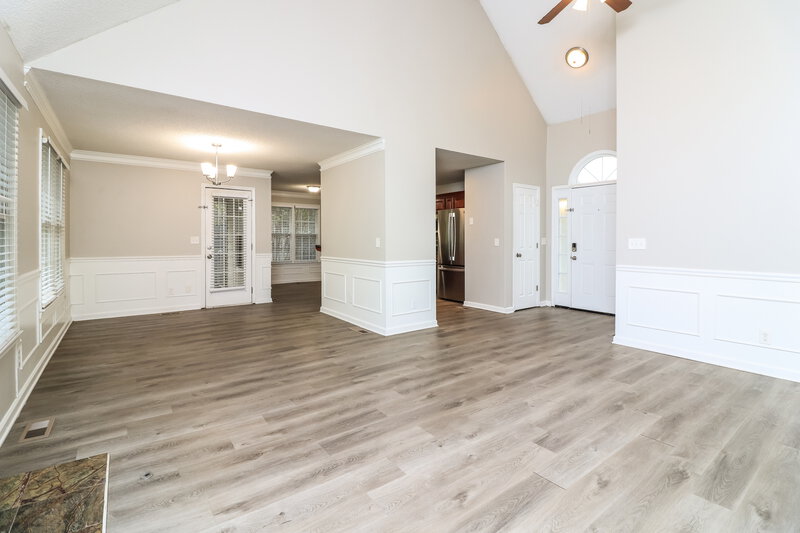 1,950/Mo, 37 White Oak Dr SE Cartersville, GA 30121 Living Room View 3