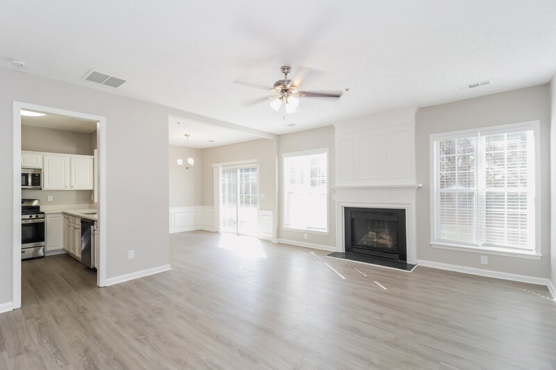 2,340/Mo, 191 Regent Pl Woodstock, GA 30188 Living Room View 3