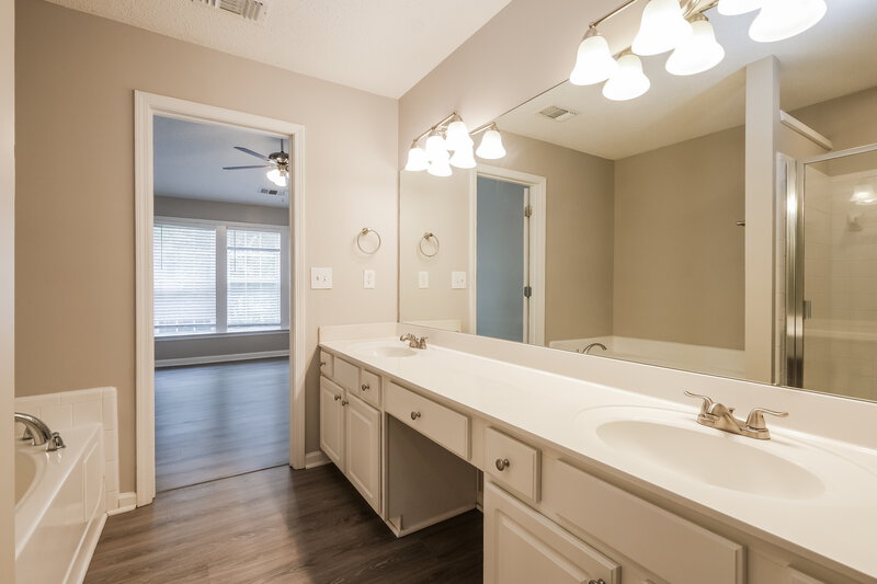 2,080/Mo, 191 Regent Pl Woodstock, GA 30188 Main Bathroom View
