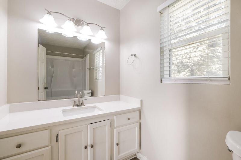 2,590/Mo, 1021 Sugar Springs Drive Marietta, GA 30008 Main Bathroom View