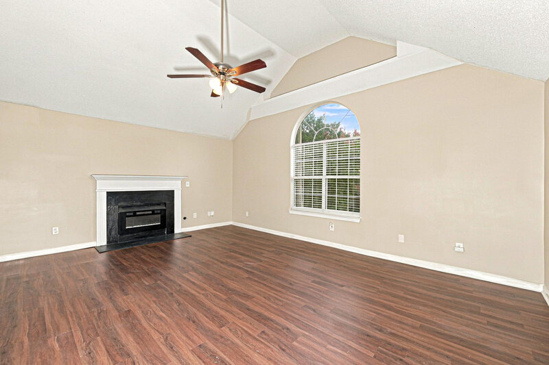 1,820/Mo, 3827 Waldrop Hills Dr Decatur, GA 30034 Living Room View