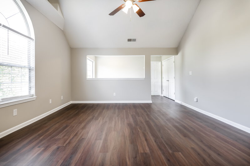 2,000/Mo, 3827 Waldrop Hills Dr Decatur, GA 30034 Living Room View 3
